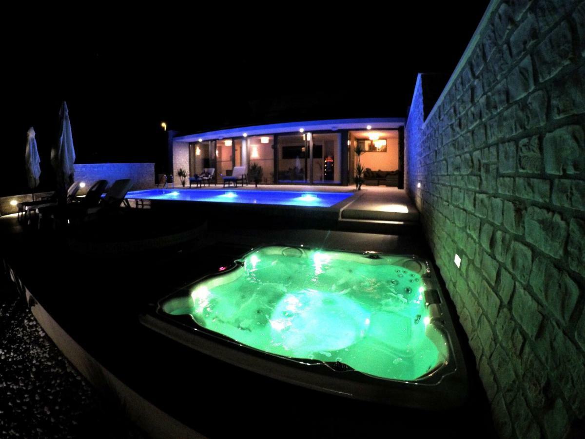 Villa Carisma Island Vis Kültér fotó